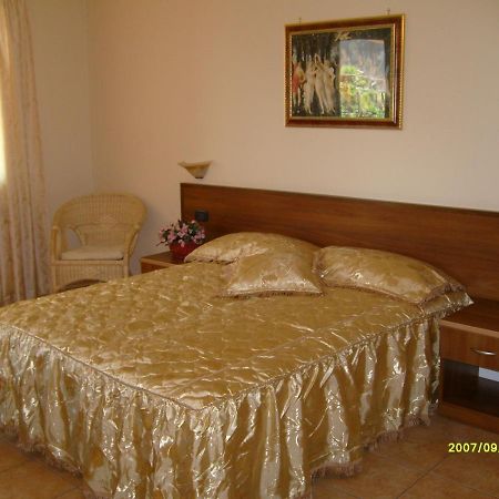 Hotel Ristorante Degli Amici Mongiana Екстериор снимка