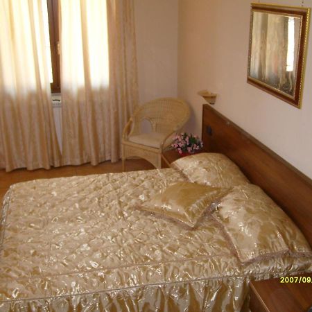 Hotel Ristorante Degli Amici Mongiana Екстериор снимка