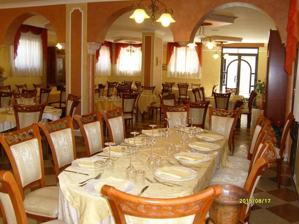 Hotel Ristorante Degli Amici Mongiana Екстериор снимка