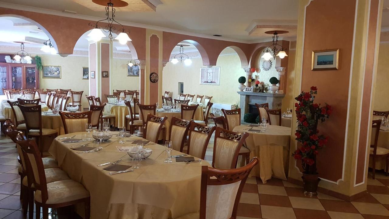 Hotel Ristorante Degli Amici Mongiana Екстериор снимка