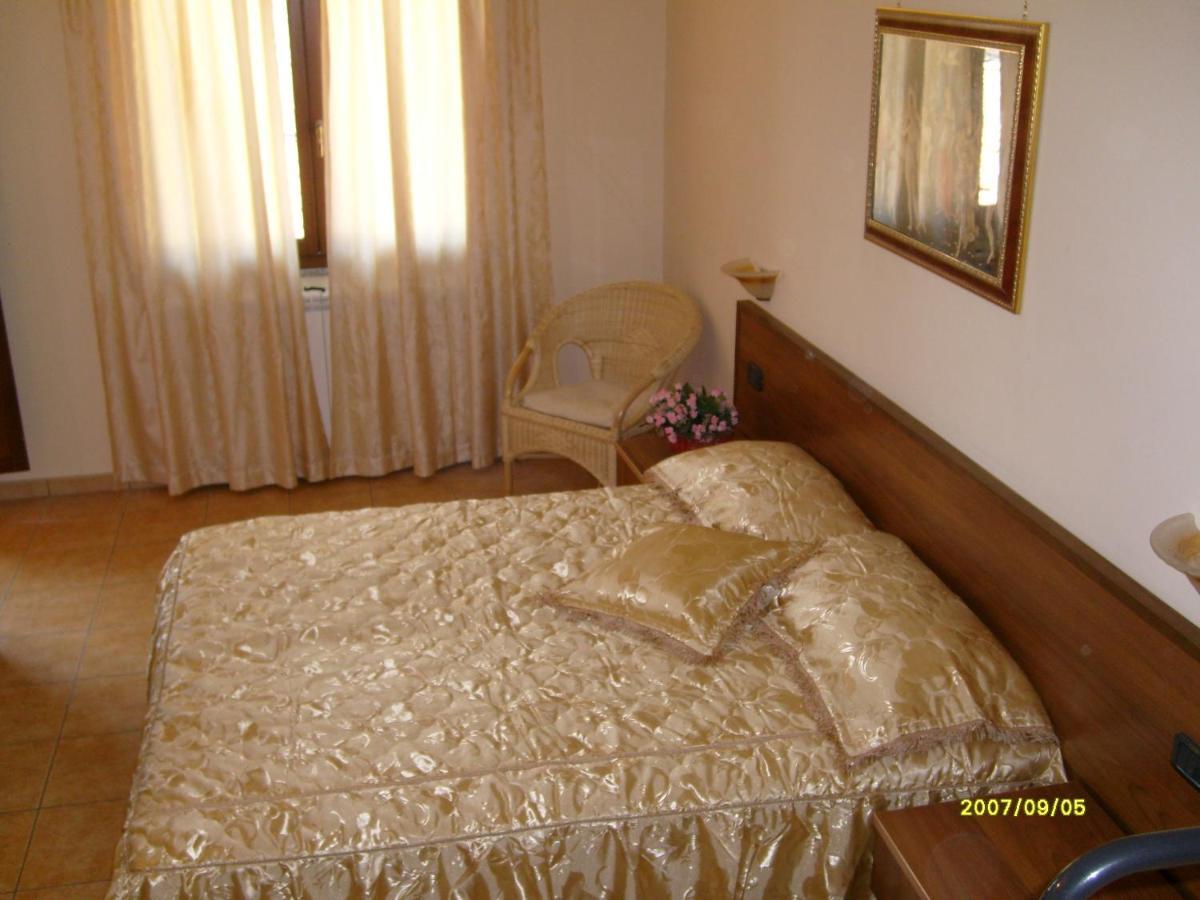 Hotel Ristorante Degli Amici Mongiana Екстериор снимка